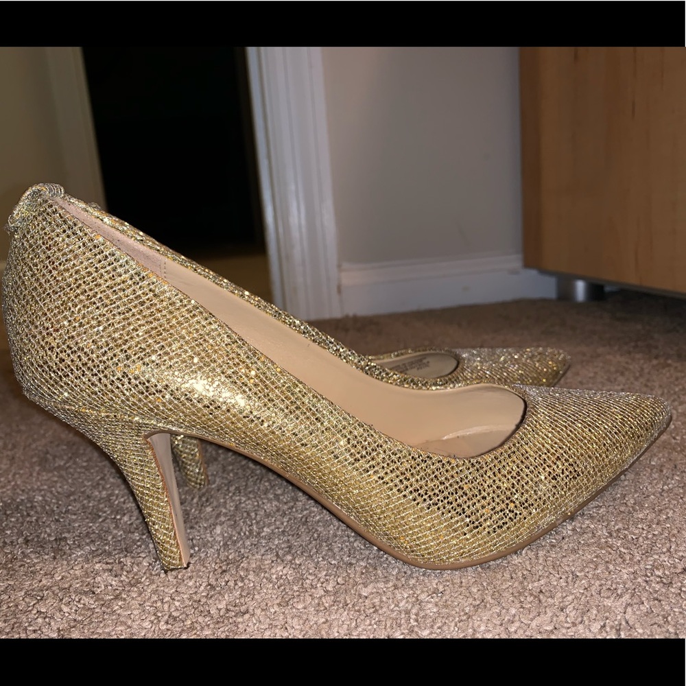 Michael Kors Golden Pumps